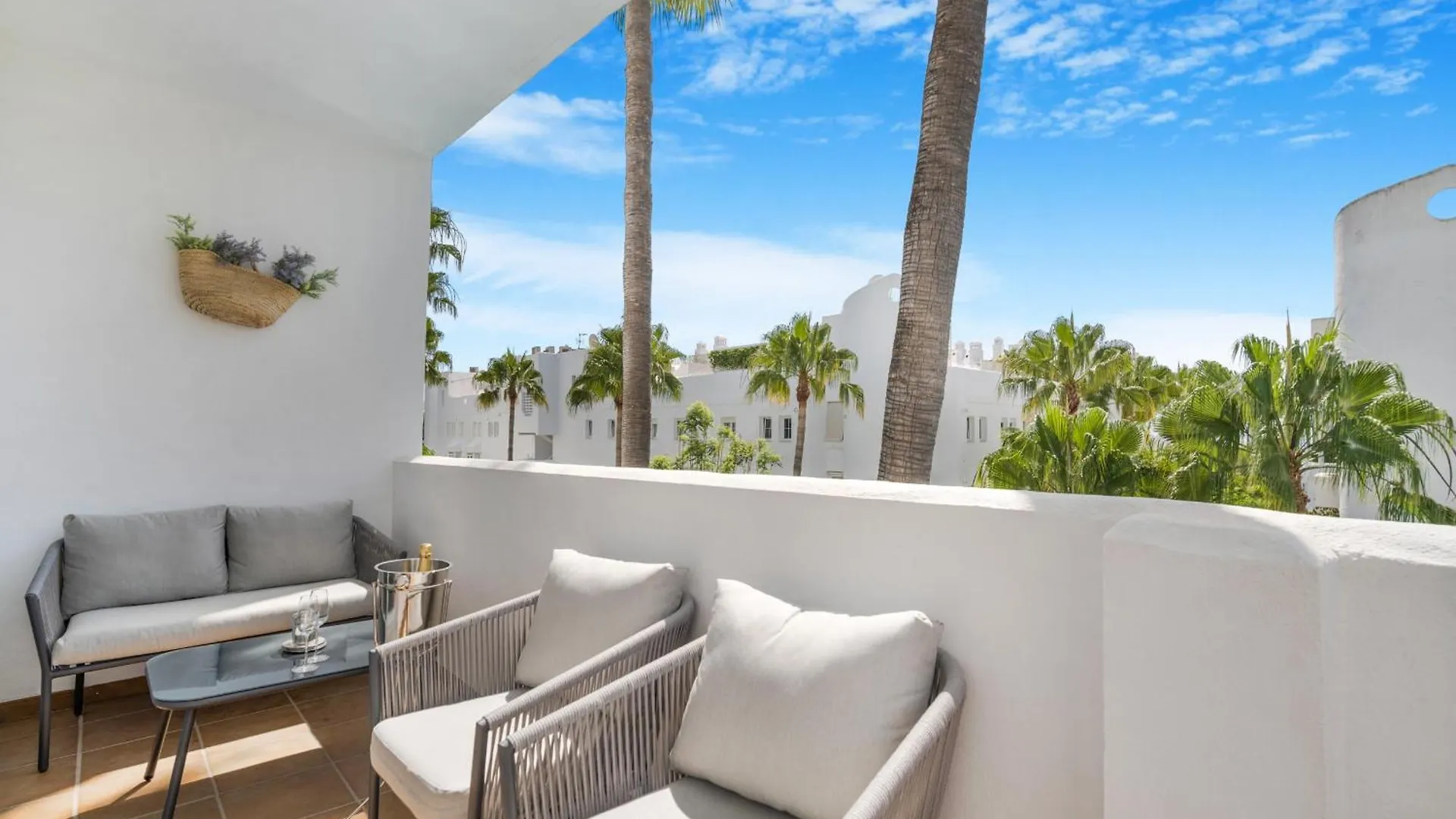 Marbella Real Golden Mile - 3 Bedroom Apartment Испания
