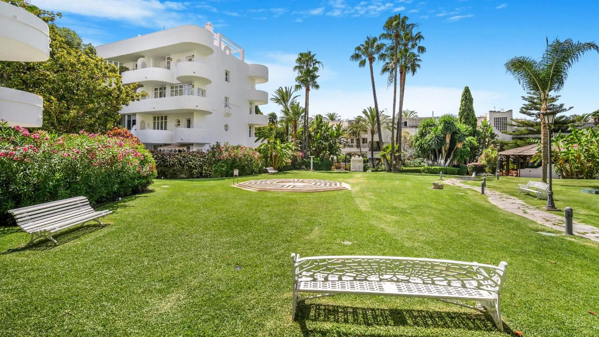 Marbella Real Golden Mile - 3 Bedroom Apartment 0*,  Испания
